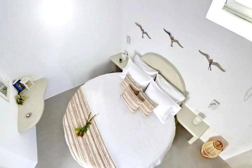 Golden Stone Santorini Suites 5