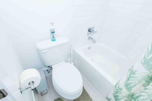 Contemporary luxe home 10mins from DT Houston!!! thumb 4