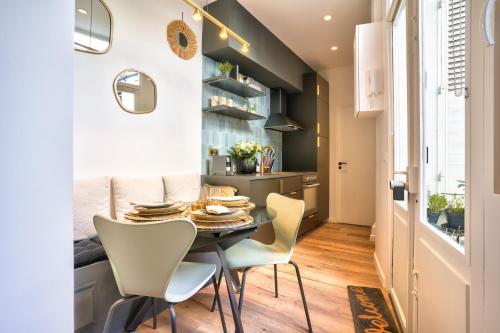 NEW Eiffel Tour ! Splendid Apartments in the Heart of Paris 5
