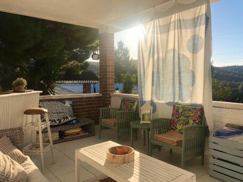 ระเบียง/ชานเรือน, Charming villa near Tortosa with private pool in ตอร์โตซา