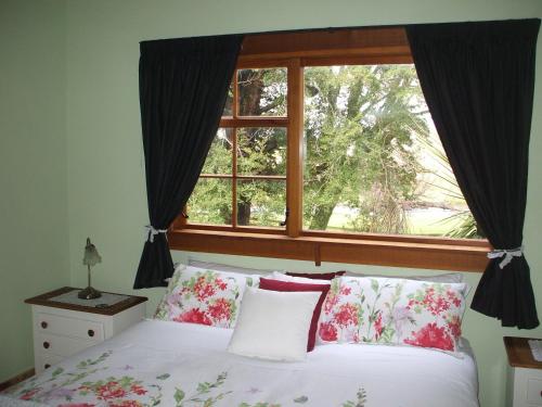 1 king bed, 1 twin bed