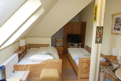 Budget Twin Room image 1