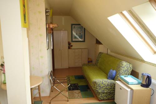 Budget Twin Room image 2