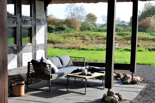 Kert, Exklusives Reetdach-Ferienhaus mit Sauna, Whirlpool & Privatgarten - bis 10 Personen in Gnarrenburg