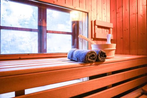 Szauna, Exklusives Reetdach-Ferienhaus mit Sauna, Whirlpool & Privatgarten - bis 10 Personen in Gnarrenburg
