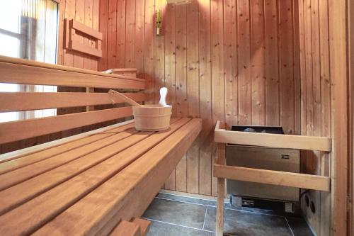Szauna, Exklusives Reetdach-Ferienhaus mit Sauna, Whirlpool & Privatgarten - bis 10 Personen in Gnarrenburg