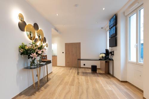 Lobby, HOTEL AU COEUR DE REPUBLIQUE in 11th - Bastille - Republique