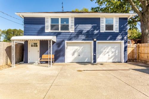 TWO BEDROOM HOUSE WITH FREE PARKING