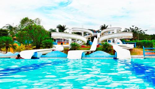 Akvaparks, Hotel Dubái (Hotel Dubai) in Catamayo