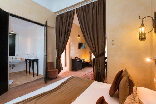 Double Room image 5