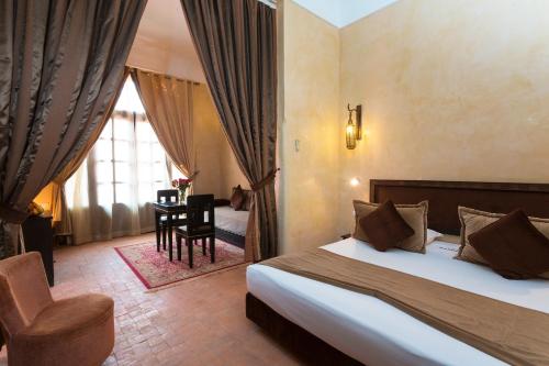 Double Room image 6