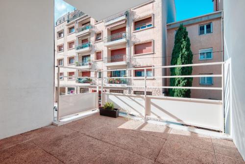 HOPKINSON - Agreable T3 avec balcon et parking a La Blancarde