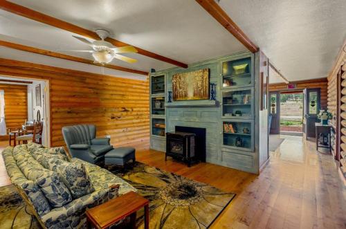 Quarter Horse Inn & Lodge - image 9
