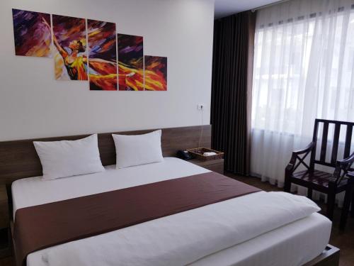 Moon Hotel Tu Son