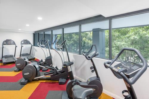 Meriton Suites North Sydney - image 3