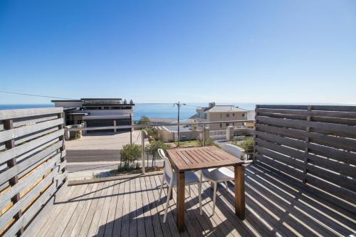 Camps Bay studio apartment - luxurious with stunning sea view - image 6