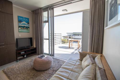 Camps Bay studio apartment - luxurious with stunning sea view - image 8