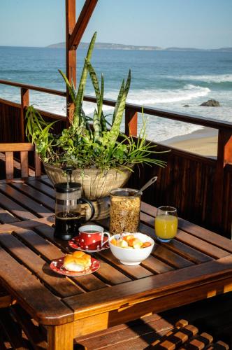 餐廳, 歌唱壺海灘山林小屋 (Singing Kettle Beach Lodge) in 普利登堡灣