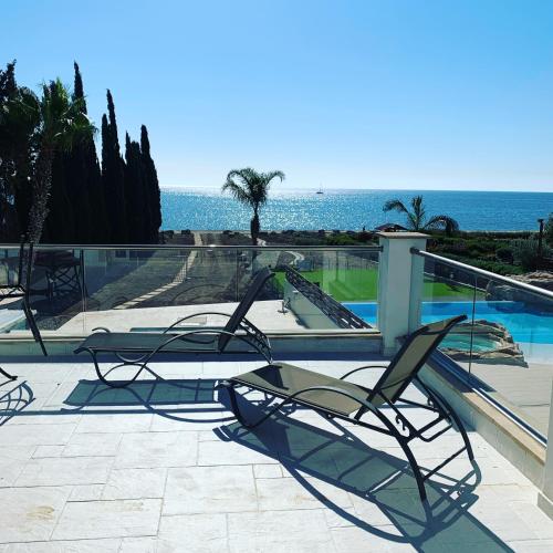 Lucky 7 Beachfront Villa Perivolia