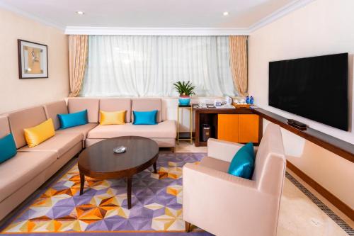 327582268 China Mayors Plaza - Free shuttle between hotel and Exhibition Center & Exhibitor registration Counter during Canton Fair