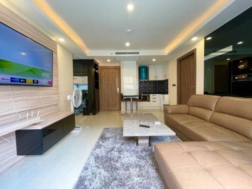 Grand Avenue, Large Luxury 1 bed, A101