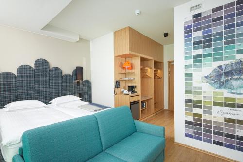 327589842 Reykjavik Marina - Berjaya Iceland Hotels