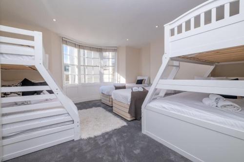 Large Central Brighton Townhouse Close to Pier