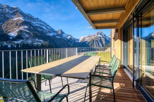 3 bedrooms, 4 beds