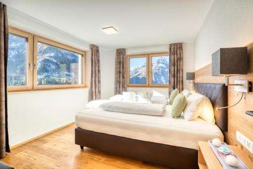 2 bedrooms, 3 beds