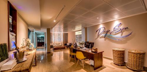 Ramada Hotel & Suites by Wyndham Netanya