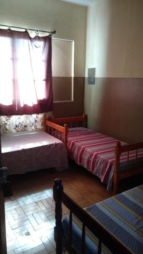 3 twin beds