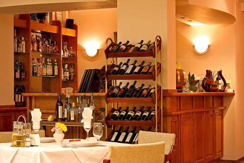 Geneva Hotel - image 10