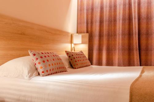 2 twin beds