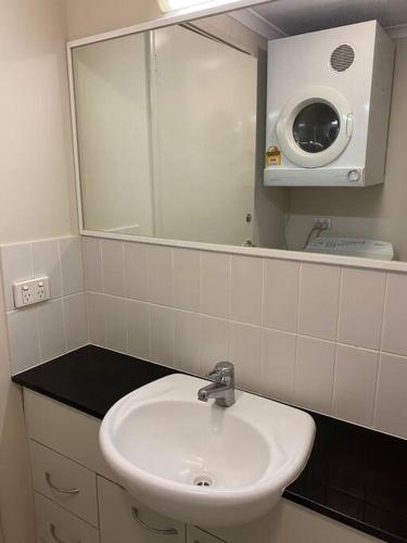 RIVERSIDE CITY VIEW PARKING NETFLIX WIFI WINE FREE photo