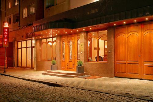 Geneva Hotel - image 11