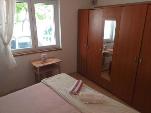 Holiday apartment in Tribunj with terrace, air conditioning, W-LAN 5035-3
