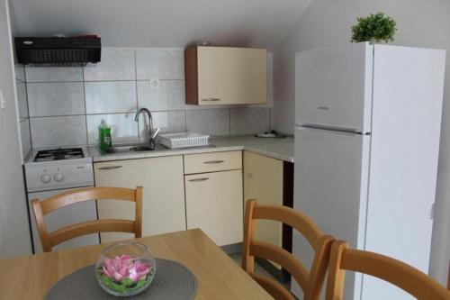 Apartment in Tribunj with sea view, balcony, air conditioning, W-LAN 5034-2, Tribunj (foto 6)
