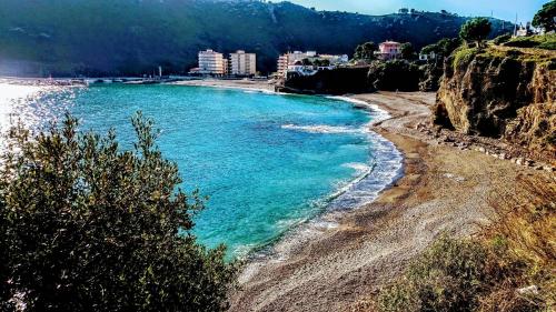 Strand, Caseta de pescadors a les cales de Colera, 2ª linea de mar ESFCTU in Colera