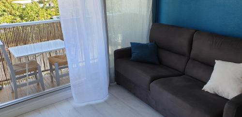 STUDIO CABINE PREMIERE LIGNE Res avec piscine.