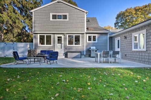 Rochester House with Fire Pit, Grill and Patio! in Rochester, USA
