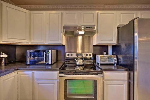 Poconos Retreat Resort Perks, Lake Access! in Pocono Summit, USA