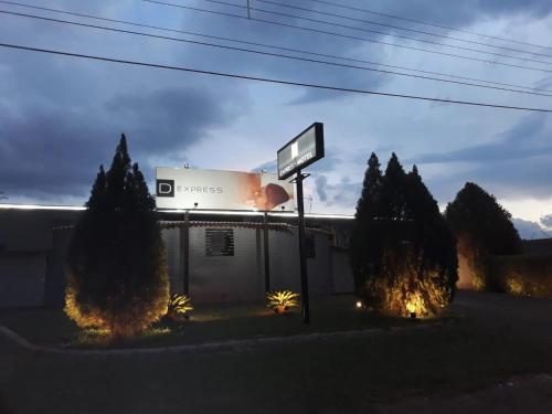 ทางเข้า, Drops Express Motel in บาร์เรโตส