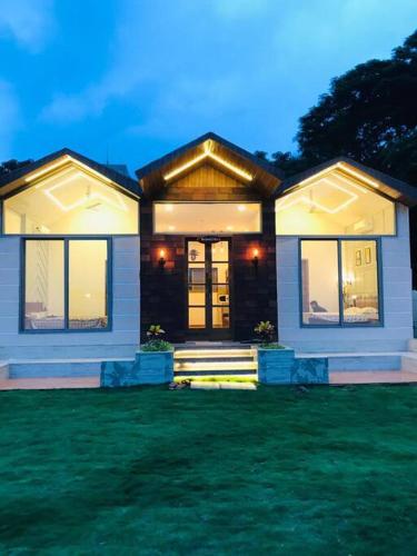 Delightful 2 bedroom private farm stay-Badjatiya Farms