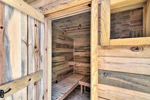 Stunning Log Cabin with Sauna and Sleeping Loft! - image 11
