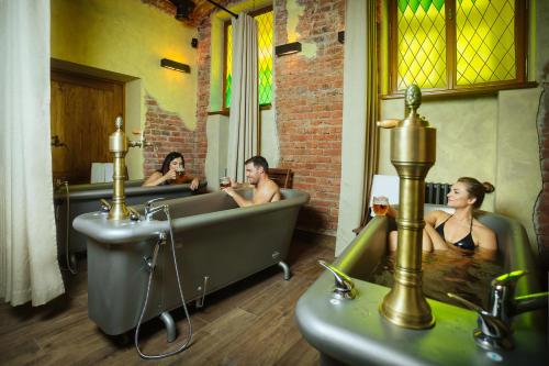 Letna Garden Suites - image 3
