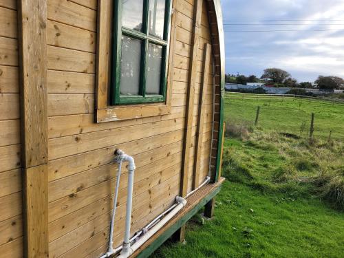 Glamping Pod in St Austell Sleeps 2 with Spa Pool in Luxulyan
