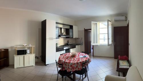  Casa Adriana, centralissima, confinante ospedale civile in Sassari
