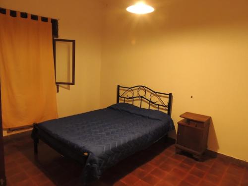 HOSTEL AMARILLO - Lejos del centro - EX hotel abandonado - Rio y zona de campo