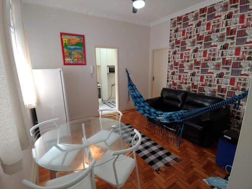 Apartamento entre GLÓRIA e CATETE, ao lado da Lapa, na Zona Sul do RIO DE JANEIRO, BANH, COZ, SALA E QUARTO