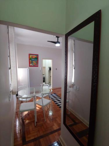 Apartamento entre GLÓRIA e CATETE, ao lado da Lapa, na Zona Sul do RIO DE JANEIRO, BANH, COZ, SALA E QUARTO